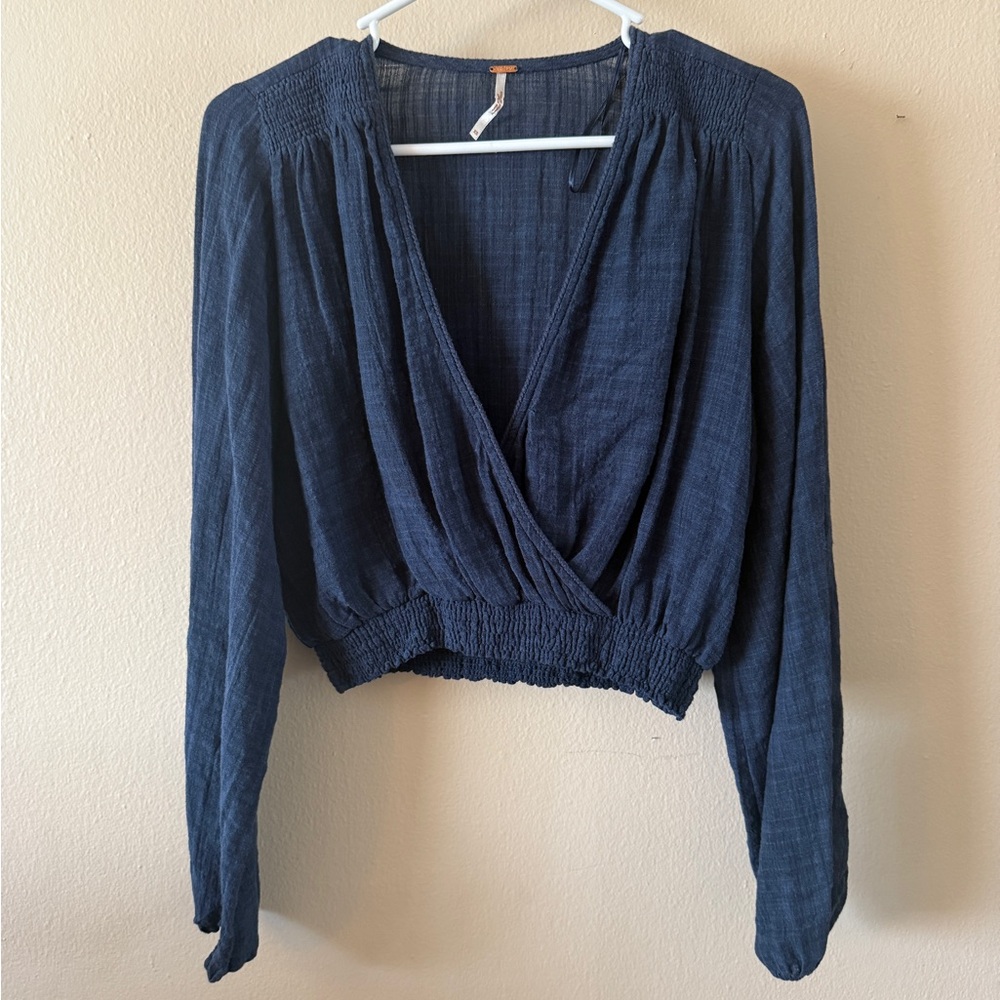 Free People Navy Crinkle Gauze Surplice Wrap Blouse Sheer Smocked V Neck size XS